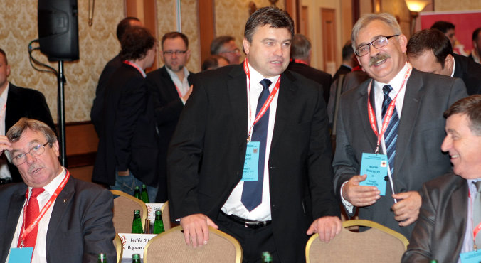 Sprawa trenera Dawidowskiego podzieliła PZPN. Będzie wojna na górze?!