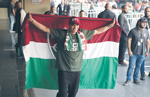 Soccer Football - Fluminense's new signing Thiago Silva arrives in Brazil - Antonio Carlos Jobim International Airport, Rio de Janeiro, Brazil - June 7, 2024 Fluminense's new signing Thiago Silva poses with a flag after arriving at the airport,Image: 879622967, License: Rights-managed, Restrictions: , Model Release: no, Credit line: Ricardo Moraes / Reuters / Forum