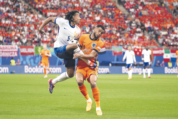 Germany - UEFA EURO, EM, Europameisterschaft,Fussball 2024 - Germany vs Hungary - 19/06/2024 GERMANY, STUTTGART, JUNE 19. Jules Kounde of France duels for the ball with Cody Gakpo of Netherlands during the UEFA EURO 2024 group A stage match between Germany and Hungary. On June 19, 2024 at Stuttgart Arena in Stuttgart, Germany. Photo by Manuel Blondeau/ AOP.Press Stuttgart Stuttgart Arena Germany Copyright: x ManuelxBlondeau/AOP.Pressx AOP20240621 0036,Image: 883716328, License: Rights-managed, Restrictions: , Model Release: no, Credit line: ¬©Manuel Blondeau/AOP.Press / imago sport / Forum