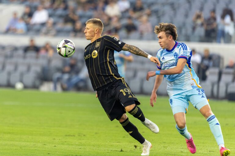 August 21, 2024, Los Angeles, California, United States: Los Angeles FC's Mateusz Bogusz #19 and Colorado Rapids' Sam Vines #3 vie for the ball during an Leagues Cup semifinalsl soccer match at BMO Stadium, August 21, 2024 in Los Angeles. (Credit Image: © Ringo Chiu/ZUMA Press Wire) 
LEAGUES CUP PILKA NOZNA SEZON 2024/2025

FOT. ZUMA/newspix.pl / 400mm.pl
POLAND ONLY!
---
newspix.pl / 400mm.pl