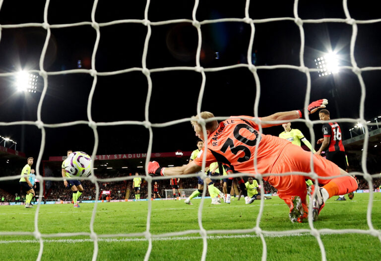 Soccer Football - Premier League - AFC Bournemouth v Southampton - Vitality Stadium, Bournemouth, Britain - September 30, 2024 AFC Bournemouth's Dango Ouattara scores their second goal past Southampton's Aaron Ramsdale  EDITORIAL USE ONLY. NO USE WITH UNAUTHORIZED AUDIO, VIDEO, DATA, FIXTURE LISTS, CLUB/LEAGUE LOGOS OR 'LIVE' SERVICES. ONLINE IN-MATCH USE LIMITED TO 120 IMAGES, NO VIDEO EMULATION. NO USE IN BETTING, GAMES OR SINGLE CLUB/LEAGUE/PLAYER PUBLICATIONS. PLEASE CONTACT YOUR ACCOUNT REPRESENTATIVE FOR FURTHER DETAILS..,Image: 914299545, License: Rights-managed, Restrictions: NO USE WITH UNAUTHORIZED AUDIO, VIDEO, DATA, FIXTURE LISTS, CLUB/LEAGUE LOGOS OR “LIVE” SERVICES. ONLINE IN-MATCH USE LIMITED TO 45 IMAGES, NO VIDEO EMULATION. NO USE IN BETTING, GAMES OR SINGLE CLUB/LEAGUE/PLAYER PUBLICATIONS., Model Release: no, Credit line: Andrew Boyers / Reuters / Forum