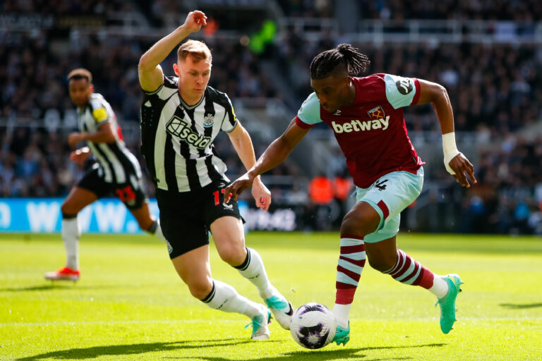 March 30, 2024, Bristol, England, United Kingdom: 30th March 2024; St James' Park, Newcastle, England; Premier League Football, Newcastle United versus West Ham United; Mohammed Kudus of West Ham United holds off Emil Krafth of Newcastle United (Credit Image: © Graham Wilson/Action Plus Sports via ZUMA Press Wire) 
LIGA ANGIELSKA PILKA NOZNA SEZON 2023/2024
FOT. ZUMA/newspix.pl / 400mm.pl

POLAND ONLY !!!
---
newspix.pl / 400mm.pl
