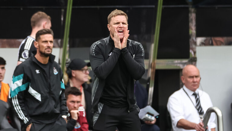 September 28, 2024, Newcastle, Tyne And Wear, United Kingdom: Eddie Howe manager of Newcastle United gives his team instructions during the Premier League match Newcastle United vs Manchester City at St. James's Park, Newcastle, United Kingdom, 28th September 2024. (Credit Image: © Mark Cosgrove/News Images via ZUMA Press Wire)
LIGA ANGIELSKA PILKA NOZNA SEZON 2024/2025
FOT. ZUMA/newspix.pl / 400mm.pl
POLAND ONLY!
---
newspix.pl / 400mm.pl