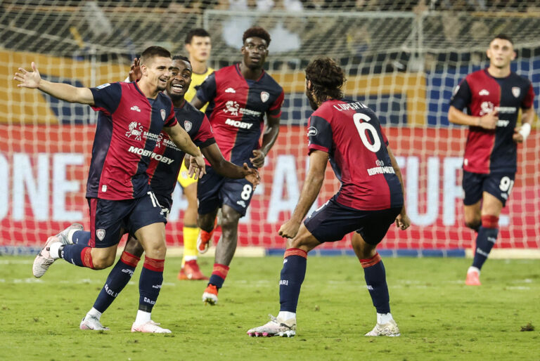 September 30, 2024, Parma, Italy: Cagliari's Razvan Marin jubilates with his teammates after scoring the goal  during the Italian Serie A soccer match Parma Calcio vs Cagliari Calcio Calcio  at Ennio Tardini stadium in Parma, Italy, 30 September 2024. ANSA / ELISABETTA BARACCHI (Credit Image: © ANSA via ZUMA Press)
LIGA WLOSKA PILKA NOZNA SEZON 2024/2025
FOT. ZUMA/newspix.pl / 400mm.pl
POLAND ONLY!
---
newspix.pl / 400mm.pl