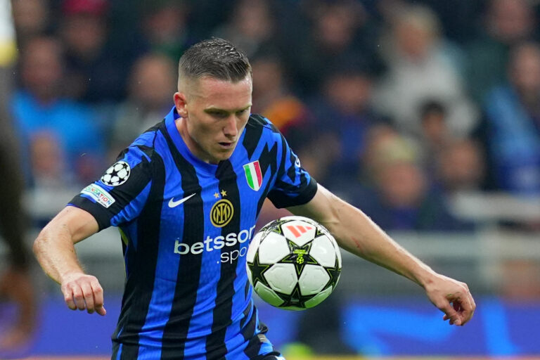 Inter Milan's Piotr Zielinski  during the Uefa Champions League soccer match between Inter and Fc Crvena at the San Siro Stadium in Milan, north Italy -Tuesday , October 1th , 2024. Sport - Soccer . (Photo by Spada/LaPresse) (Photo by Spada/LaPresse/Sipa USA)
2024.10.01 Mediolan
pilka nozna liga mistrzow
Inter Mediolan - FK Crvena Zvezda Belgrad
Foto Spada/LaPresse/SIPA USA/PressFocus

!!! POLAND ONLY !!!