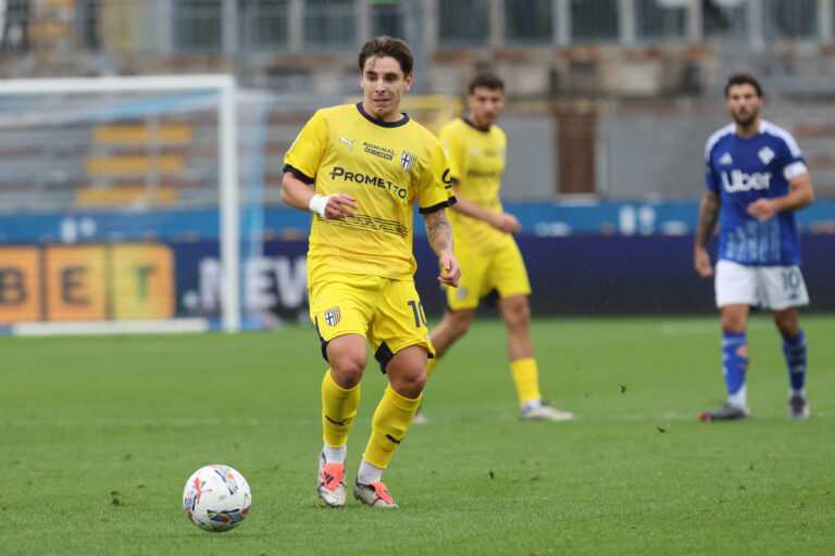 ComoÕs  Parma Calcio's Adrian Bernabe'         in action during the Serie A Enilive 2024/2025 soccer match between Como and Parma at the Giuseppe Sinigaglia stadium in Como, north Italy - Saturday, October 19 2024. Sport - Soccer. (Photo by Antonio Saia/LaPresse) (Photo by Antonio Saia/LaPresse/Sipa USA)
2024.10.19 Como
pilka nozna liga wloska
Como 1907 - Parma Calcio
Foto Antonio Saia/LaPresse/SIPA USA/PressFocus

!!! POLAND ONLY !!!