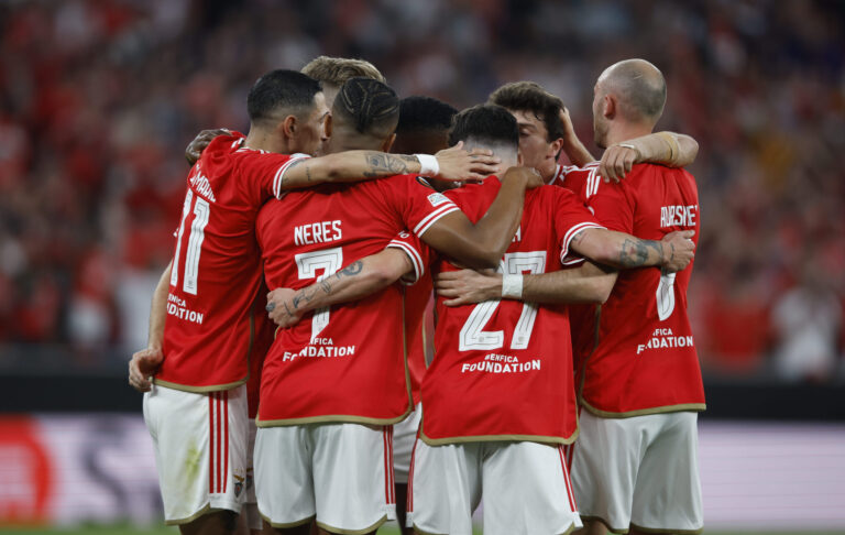 Lisbon, Portugal, 11.04.2024: Rafa Silva (SL Benfica) Torjubel, jubelt mit seiner Mannschaft nach dem Treffer zum 1:0 waehrend des Spiels der  UEFA Europa League Quarter Finals Leg 1 zwischen SL Benfica vs Olympique Marseille im Estadio da Luz am 11. April 2024 in Lisbon, Portugal. (Foto von Joao Rico/DeFodi Images)

Lisbon, Portugal, 11.04.2024: Rafa Silva (SL Benfica) celebrates after scoring his team's first goal with teammates during the UEFA Europa League Quarter Finals Leg 1 match between SL Benfica vs Olympique Marseille at Estadio da Luz on April 11, 2024 in Lisbon, Portugal. (Photo by Joao Rico/DeFodi Images)  
LIGA EUROPY UEFA PILKA NOZNA SEZON 2023/2024
FOT. DEFODI IMAGES/newspix.pl / 400mm.pl

POLAND ONLY !!!
---
newspix.pl / 400mm.pl