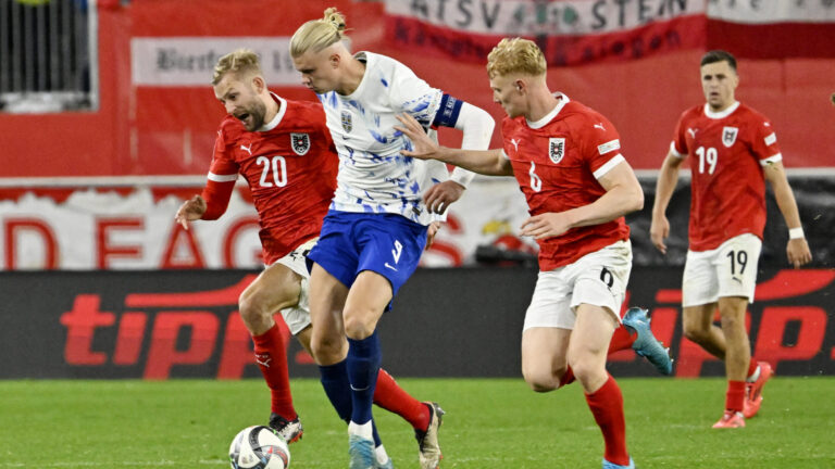 Soccer Football - UEFA Nations League - Group B3 - Austria v Norway - Raiffeisen Arena, Linz, Austria - October 13, 2024 Norway's Erling Haaland in action with Austria's Nicolas Seiwald and Konrad Laimer,Image: 920614876, License: Rights-managed, Restrictions: , Model Release: no, Credit line: Elisabeth Mandl / Reuters / Forum