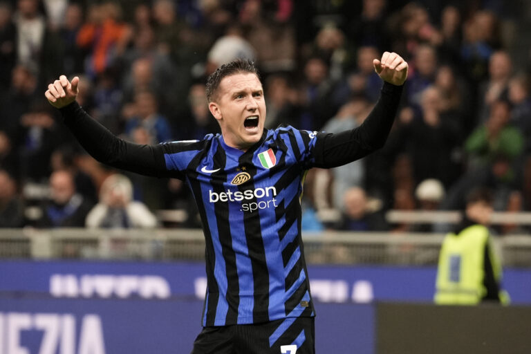 Inter Milan's Piotr Zielinski celebrates after scoring the 1-0 goal for his team during the Serie A Enilive 2024/2025 match between Inter and Juventus at the San Siro Stadium in Milan, North Italy - Sport, Soccer Sunday October 27, 2024 (Photo by Massimo Paolone/LaPresse) (Photo by Massimo Paolone/LaPresse/Sipa USA)
2024.10.27 Mediolan
pilka nozna liga wloska
Inter Mediolan - Juventus Turyn
Foto Massimo Paolone/LaPresse/SIPA USA/PressFocus

!!! POLAND ONLY !!!