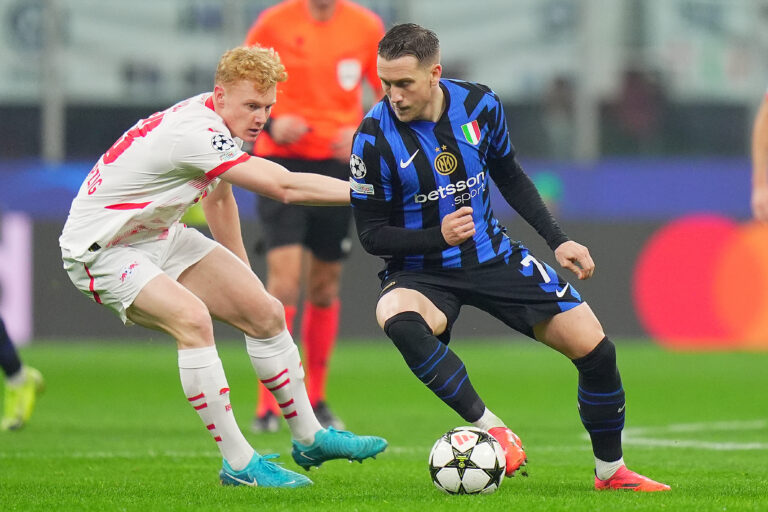 Inter Milan's Piotr Zielinski fights for the ball with LeipzigÕs Antonio Nusa during the Uefa Champions League soccer match between Inter and Leipzig  at the San Siro Stadium in Milan, north Italy - Tuesday , November 26 , 2024. Sport - Soccer . (Photo by Spada/LaPresse) (Photo by Spada/LaPresse/Sipa USA)
2024.11.06 Mediolan
pilka nozna liga mistrzow
Inter Mediolan - RB Lipsk
Foto Spada/LaPresse/SIPA USA/PressFocus

!!! POLAND ONLY !!!