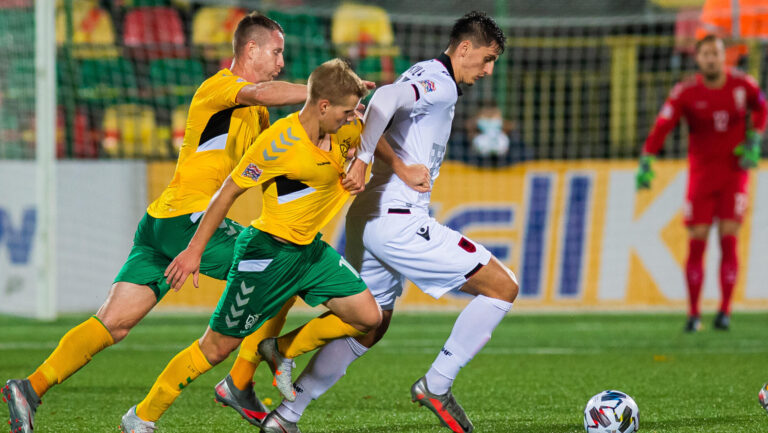 (201015) -- VILNIUS, Oct. 15, 2020 (Xinhua) -- Paulius Golubickas (2nd L) of Lithuania vies with Marash Kumbulla (3rd L) of Albania during their UEFA Nations League football match in Vilnius, Lithuania, on Oct. 14, 2020. (Photo by Alfredas Pliadis/Xinhua)

14.10.2020 Wilno
Pilka nozna 
Liga Narodow
Litwa - Albania
FOTO Xinhua / PressFocus

POLAND ONLY!!