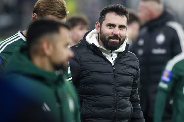 2024.12.05 Lodz Stadion Miejski
pilka nozna 1/8 finalu Pucharu Polski 2024/2025 Puchar Polski 
LKS Lodz - Legia Warszawa
N/z Goncalo Feio
Foto Artur Kraszewski / PressFocus 

2024.12.05 Lodz
Football - Polish Cup season 2024/2025 
LKS Lodz - Legia Warszawa
Goncalo Feio
Credit: Artur Kraszewski / PressFocus