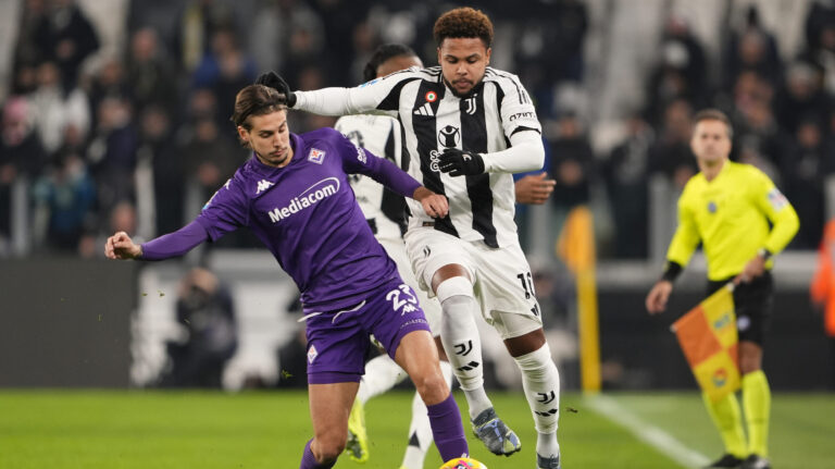 Fiorentina's Andrea Colpani fights for the ball with -j167-during the Serie A soccer match between Juventus and Fiorentina at the Juventus Stadium in Turin, north west Italy - December 29, 2024. Sport - Soccer FC (Photo by Fabio Ferrari/LaPresse) (Photo by Fabio Ferrari/LaPresse/Sipa USA)
2024.12.29 Torino
pilka nozna liga wloska
Juventus FC - AFC Fiorentina
Foto Fabio Ferrari/LaPresse/SIPA USA/PressFocus

!!! POLAND ONLY !!!