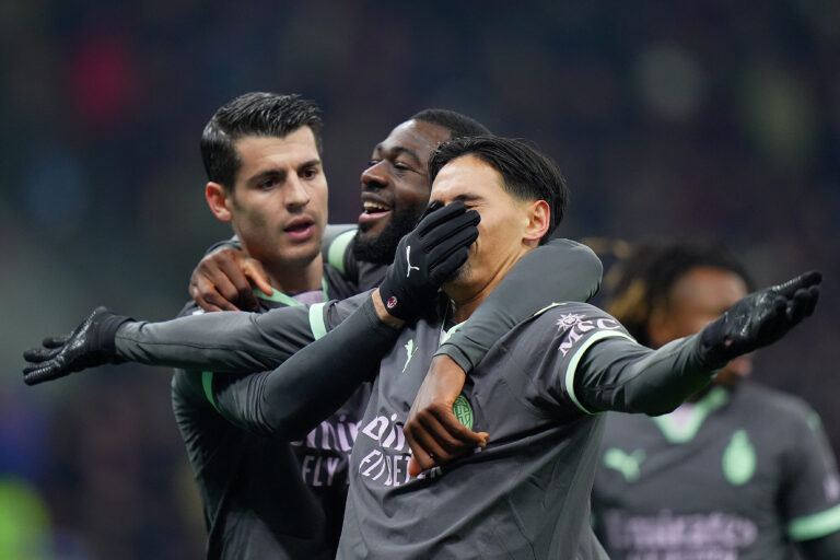 AC Milan's Tijjani Reijnders celebrates after scoring 1-0    during  the Serie A soccer match between Milan and Roma  at San Siro  Stadium in Milan  , North Italy - Sunday  , December  29  , 2024. Sport - Soccer . (Photo by Spada/Lapresse) (Photo by Spada/LaPresse/Sipa USA)
2024.12.29 Milano 
pilka nozna liga wloska
A.C. Milan - AS Roma
Foto Spada/LaPresse/SIPA USA/PressFocus

!!! POLAND ONLY !!!