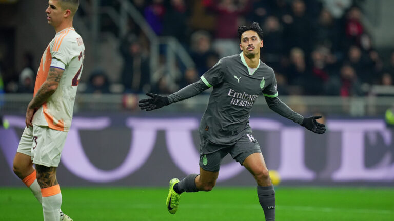 AC Milan's Tijjani Reijnders celebrates after scoring 1-0    during  the Serie A soccer match between Milan and Roma  at San Siro  Stadium in Milan  , North Italy - Sunday  , December  29  , 2024. Sport - Soccer . (Photo by Spada/Lapresse) (Photo by Spada/LaPresse/Sipa USA)
2024.12.29 Milano 
pilka nozna liga wloska
A.C. Milan - AS Roma
Foto Spada/LaPresse/SIPA USA/PressFocus

!!! POLAND ONLY !!!
