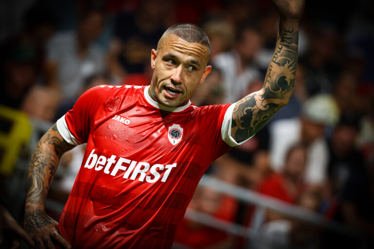 Antwerp's Radja Nainggolan pictured during a soccer game between Belgian Royal Antwerp FC and Turkish Istanbul Basaksehir FK, Thursday 25 August 2022 in Antwerp, the return game of the play-off for the UEFA Conference League competition. BELGA PHOTO DAVID PINTENS (Photo by DAVID PINTENS/Belga/Sipa USA)
2022.08.25 Antwerpia
pilka nozna liga konferencji
Royal Antwerp FC - Istanbul Basaksehir FK
Foto DAVID PINTENS/Belga/SIPA USA/PressFocus

!!! POLAND ONLY !!!