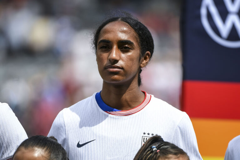 Commerce City, United States, June 1, 2024: Naomi Girma (4 United States) during the national anthem before the international friendly between United States and Korea Republic at DICK’S Sporting Goods Park in Commerce City, CO United States (EDITORIAL USAGE ONLY).  (Rebekah Wynkoop / SPP) (Photo by Rebekah Wynkoop / SPP/Sipa USA)
2024.06.01 Commerce City
pilka nozna kobiet mecz towarzyski
USA - Korea Poludniowa
Foto Rebekah Wynkoop / SPP/SIPA USA/PressFocus

!!! POLAND ONLY !!!