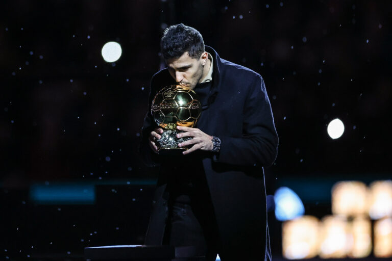 Rodri of Manchester City with the 2024 Ballon d'Or ahead of the Premier League match Manchester City vs Tottenham Hotspur at Etihad Stadium, Manchester, United Kingdom, 23rd November 2024

(Photo by Mark Cosgrove/News Images) in ,  on 11/23/2024. (Photo by Mark Cosgrove/News Images/Sipa USA)
2024.11.23 Manchester
pilka nozna liga angielska
Manchester City - Tottenham Hotspur
Foto Mark Cosgrove/News Images/SIPA USA/PressFocus

!!! POLAND ONLY !!!