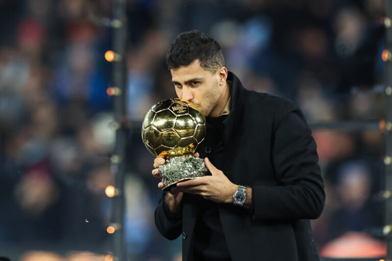 Rodri of Manchester City with the 2024 Ballon d'Or ahead of the Premier League match Manchester City vs Tottenham Hotspur at Etihad Stadium, Manchester, United Kingdom, 23rd November 2024

(Photo by Mark Cosgrove/News Images) in ,  on 11/23/2024. (Photo by Mark Cosgrove/News Images/Sipa USA)
2024.11.23 Manchester
pilka nozna liga angielska
Manchester City - Tottenham Hotspur
Foto Mark Cosgrove/News Images/SIPA USA/PressFocus

!!! POLAND ONLY !!!