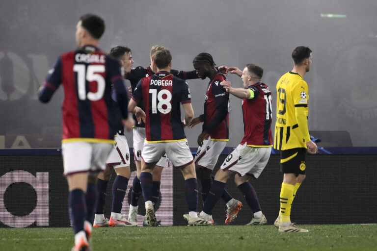Samuel Iling-Junior of Bologna FC celebrates with teammates after scoring the goal of 2-1 during the Champions League football match between Bologna FC and Borussia Dortmund at Renato Dall'Ara stadium in Bologna (Italy), January 21, 2025./Sipa USA *** No Sales in France and Italy ***
2025.01.21 Bolonia
pilka nozna Liga Mistrzow
Bologna FC - Borussia Dortmund
Foto Andrea Staccioli/Insidefoto/SIPA USA/PressFocus

!!! POLAND ONLY !!!