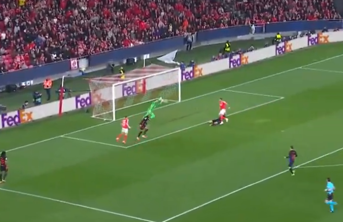 Wojciech Szczęsny kapituluje w meczu przeciwko Benfice [WIDEO]